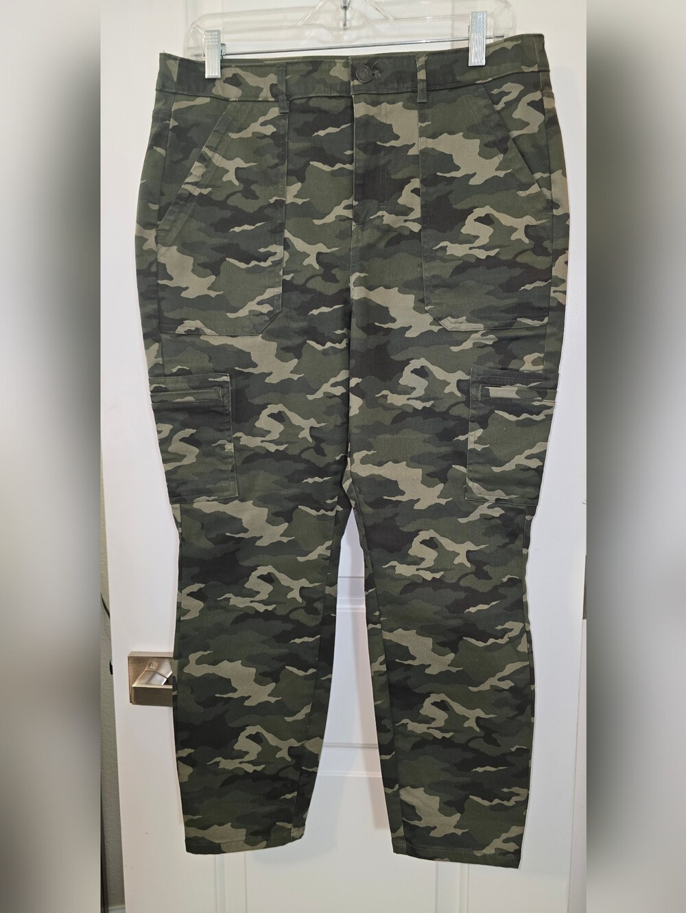 Nine West Camo Cargo Utility Pants Women's 12 Short Stretch Ankle NWOT